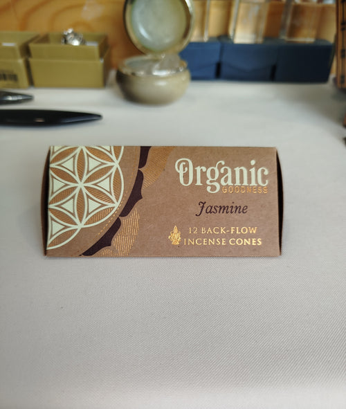 Jasmin : Stimule l’intuition et la créativité, tout en offrant une relaxation profonde et une atmosphère propice à la romance.