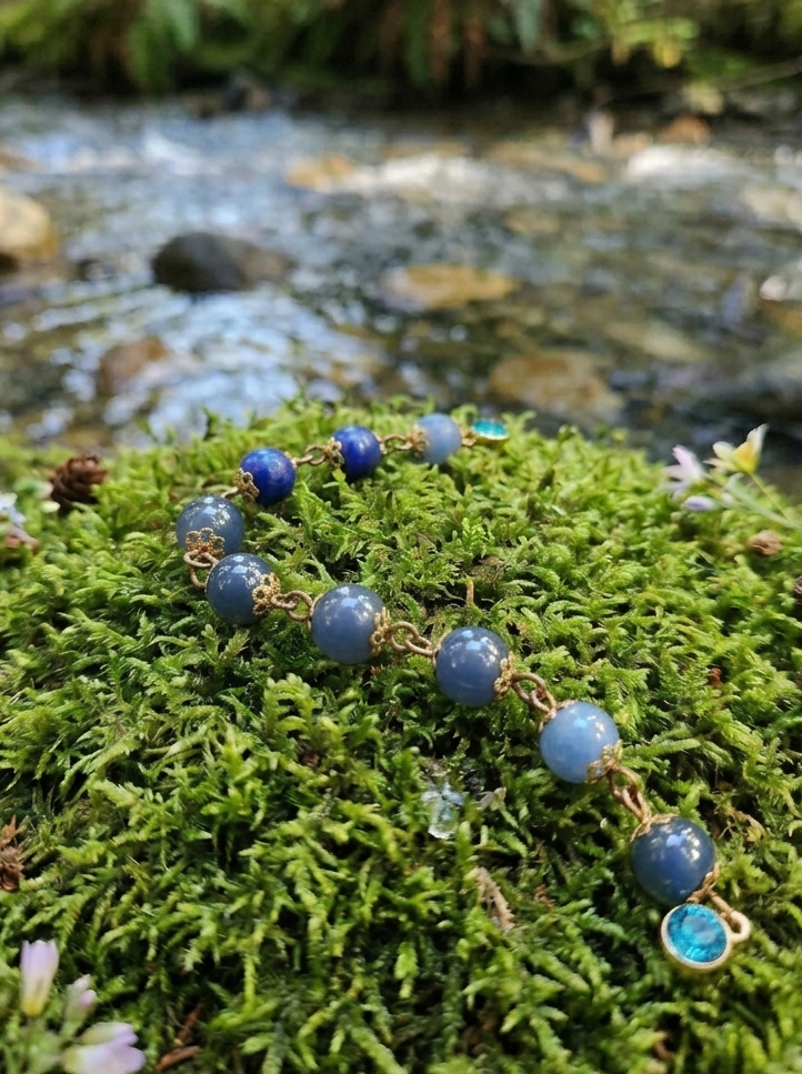 Aventurine Bleue : Apporte calme, sérénité et aide à la discipline mentale.