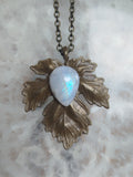 Pendentif " feuille de la Lothlòrien" avec péristérite véritable