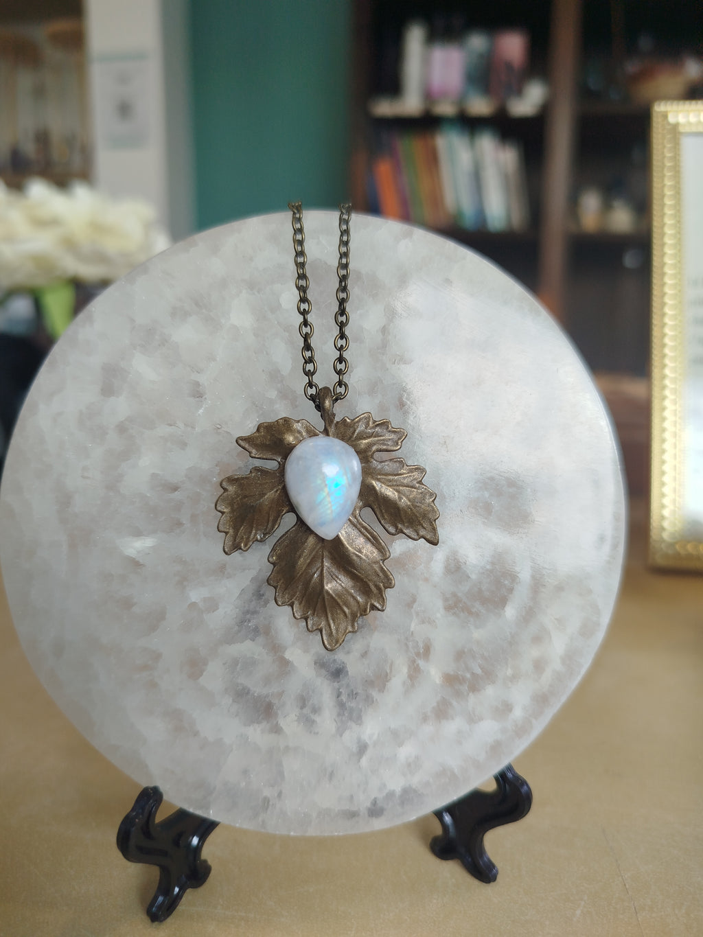 Pendentif " feuille de la Lothlòrien" avec péristérite véritable