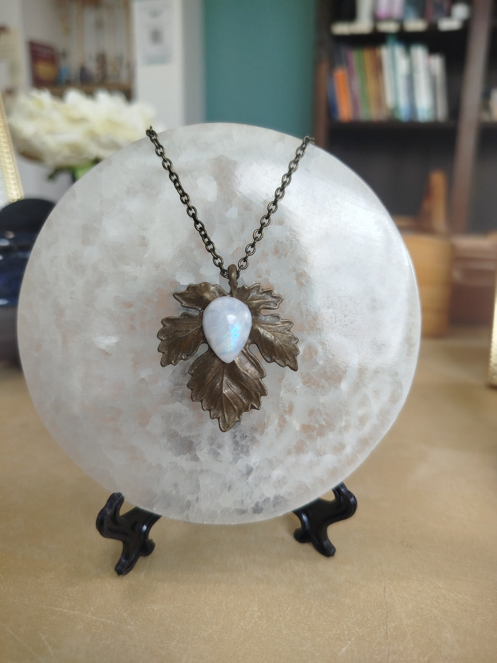Pendentif " feuille de la Lothlòrien" avec péristérite véritable