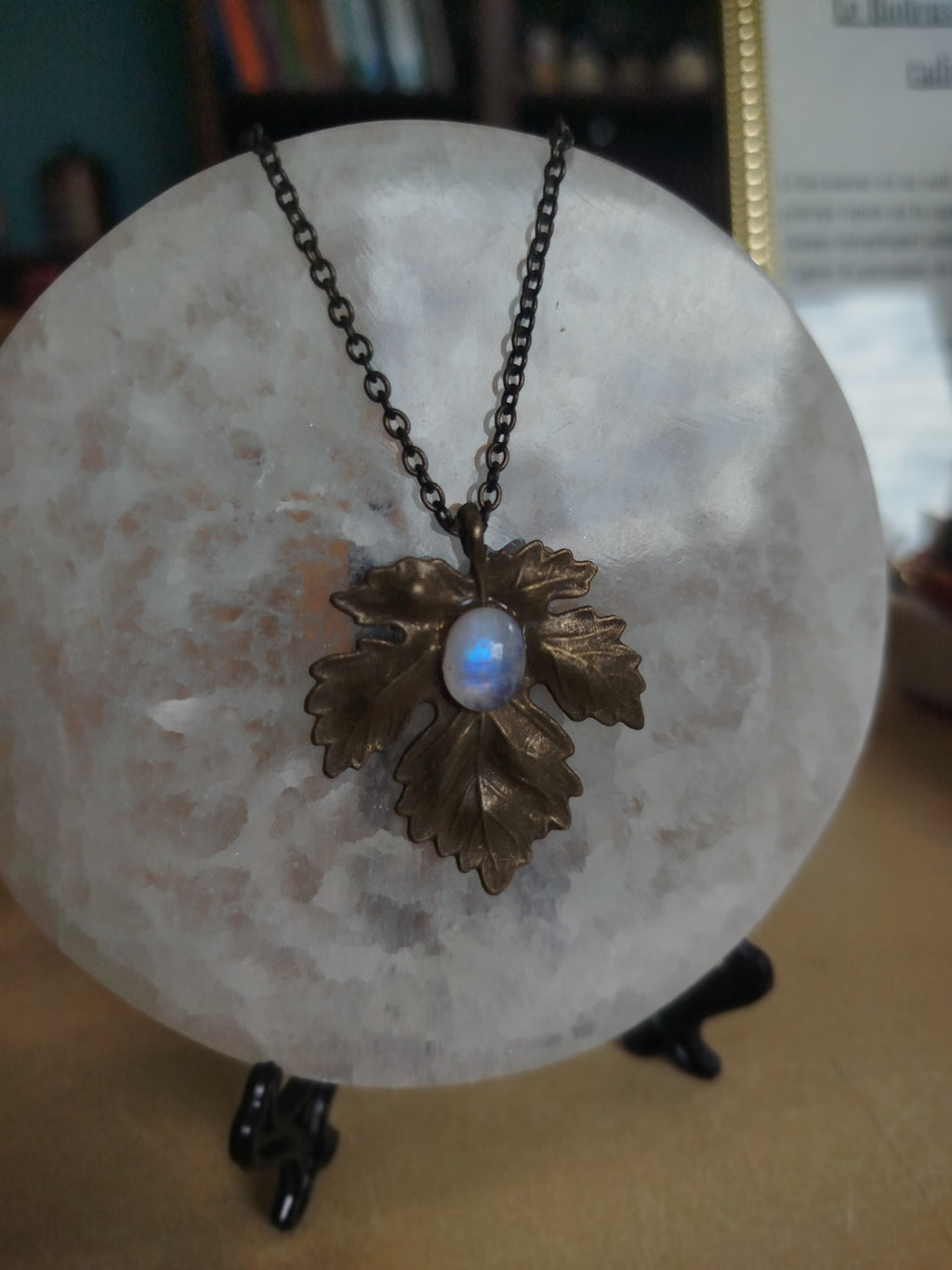 Pendentif " l'Astre des sous-bois" avec péristérite véritable