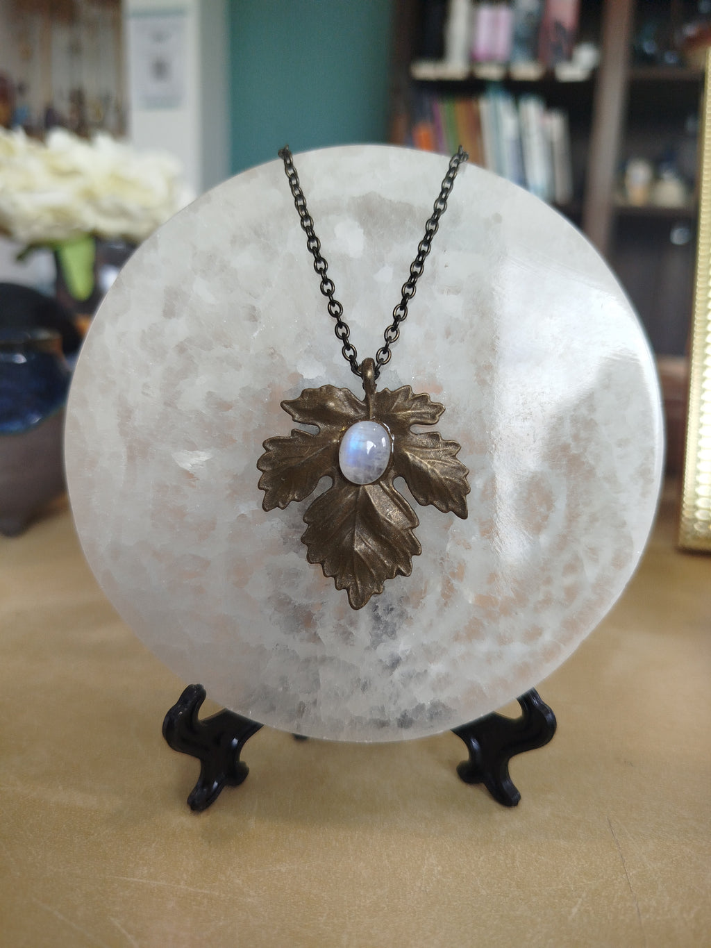Pendentif " l'Astre des sous-bois" avec péristérite véritable