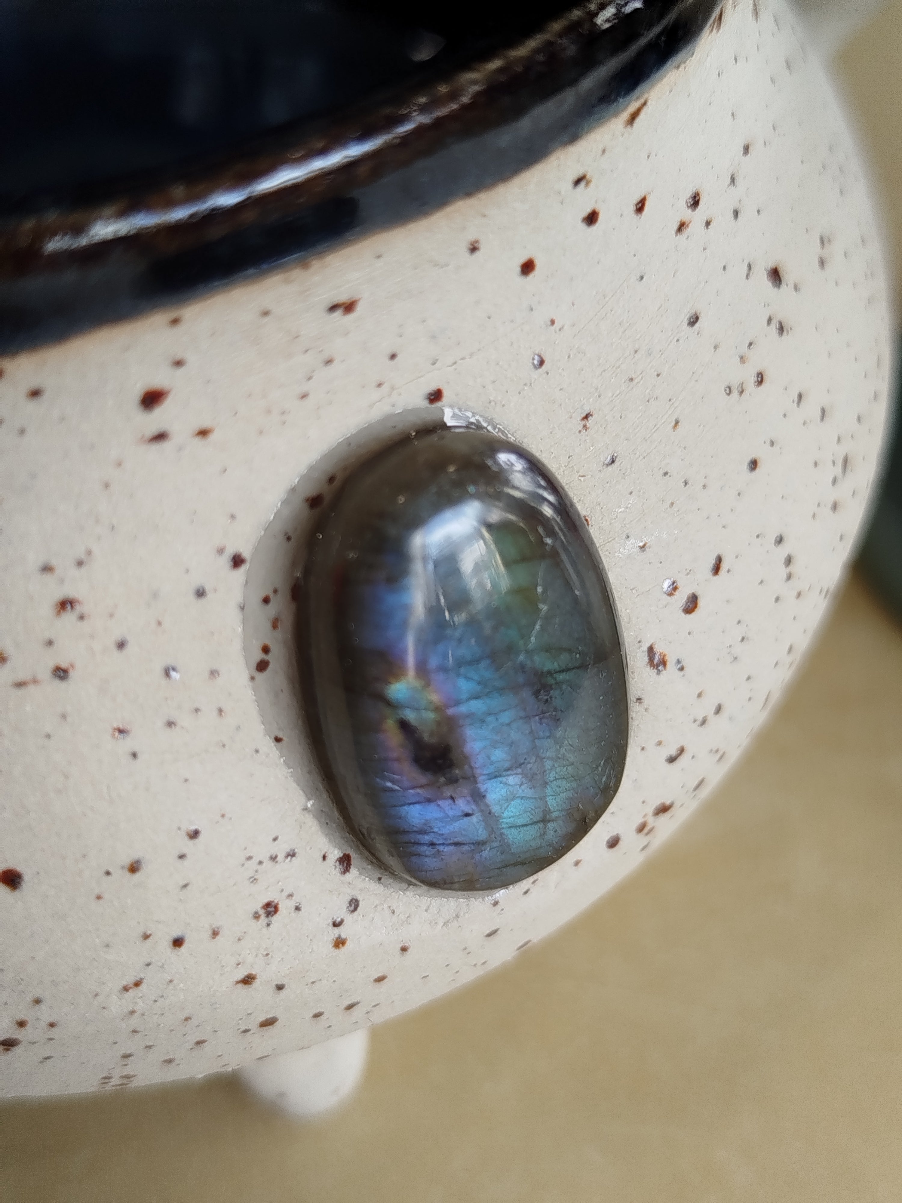 Chaudron d'intention en céramique - " Je suis Magique" | mug en grès Pyrité et labradorite