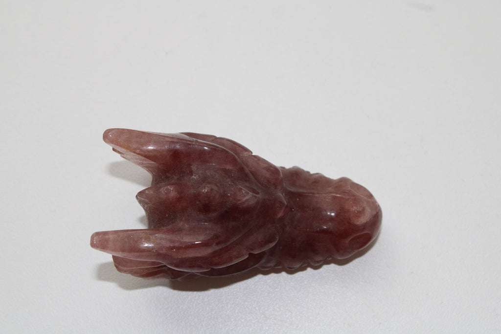 Laissez ce magnifique dragon de quartz fraise veiller sur vous, combinant la fidélité éternelle du gardien à l'éclat bienveillant de l'amour.